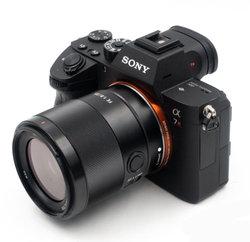 Объектив Sony 35mm f/1.8 (SEL35F18F), черный