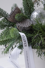 Хвойная композиция с лотосами