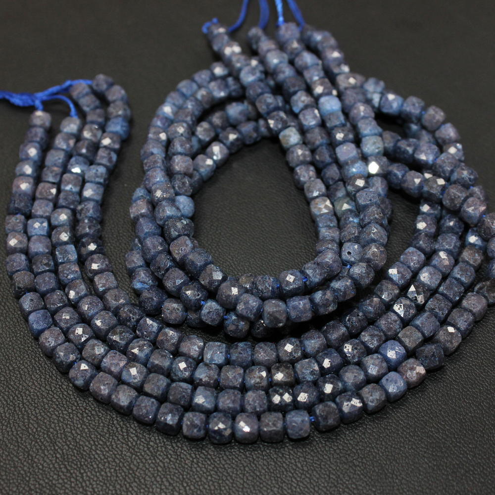 Сапфир темный куб юв огр бусины 4,5мм