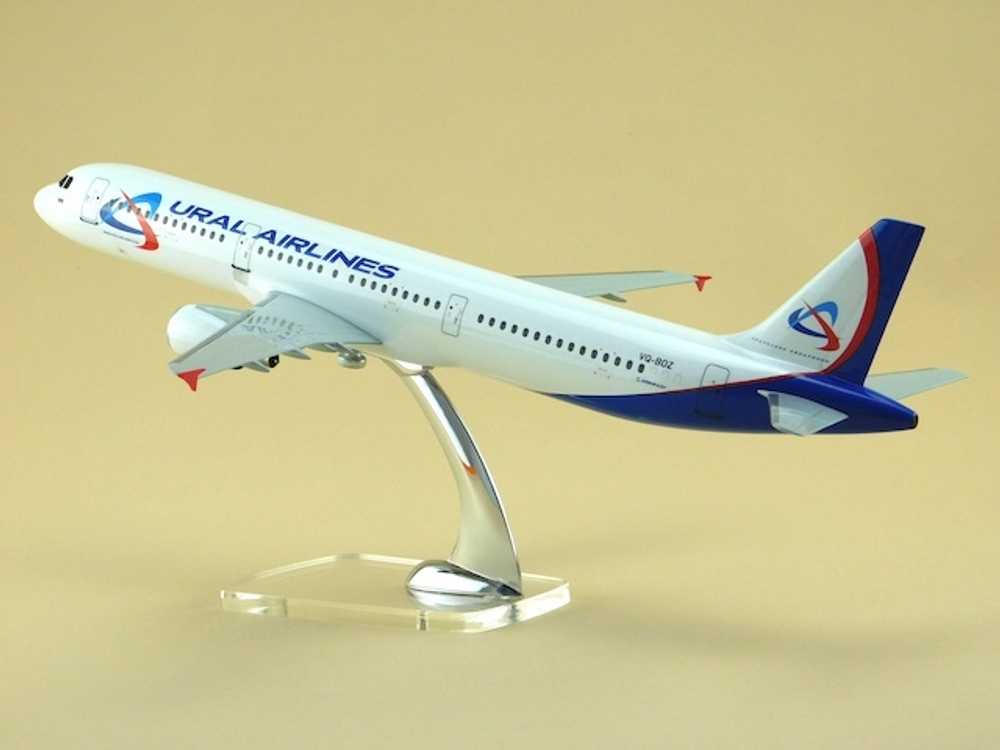 Модель самолета Airbus A321 (М1:100, Ural Airlines)