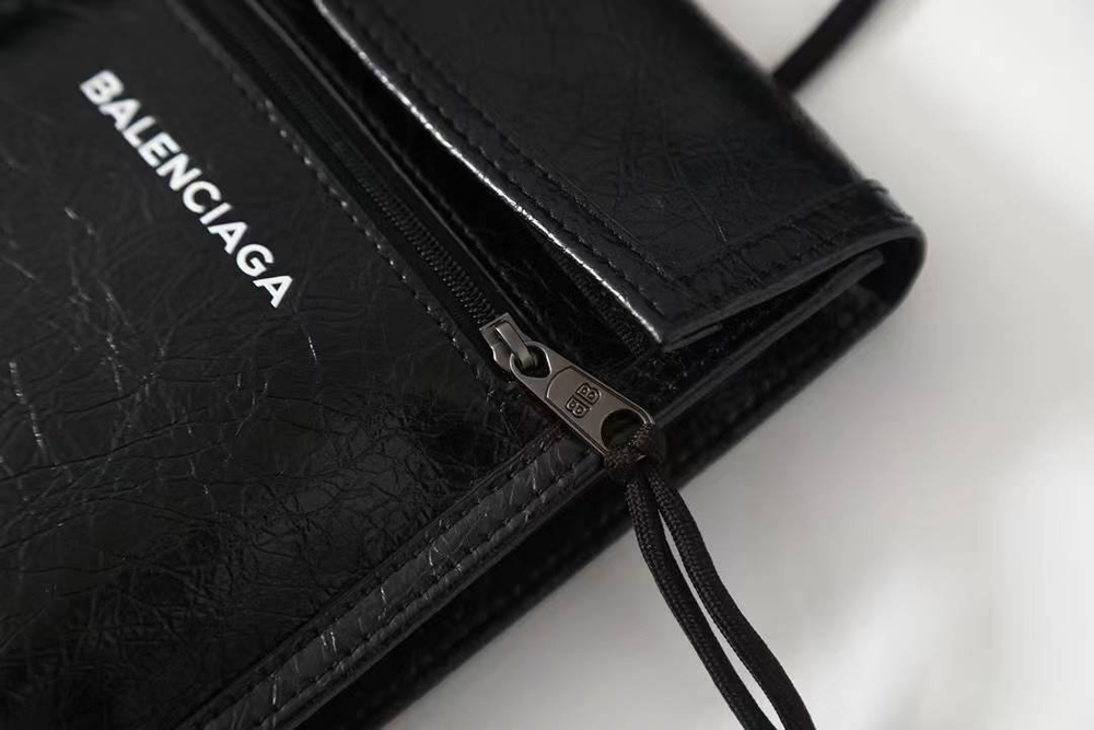 Сумка-мессенджер Balenciaga