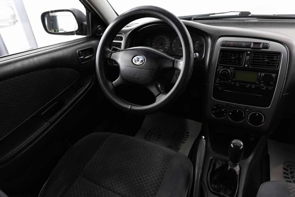 Toyota Avensis, 2001 год