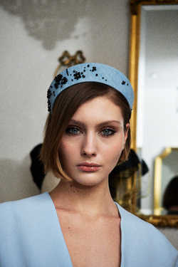 Кокошник из голубой джинсы с черными цветами S