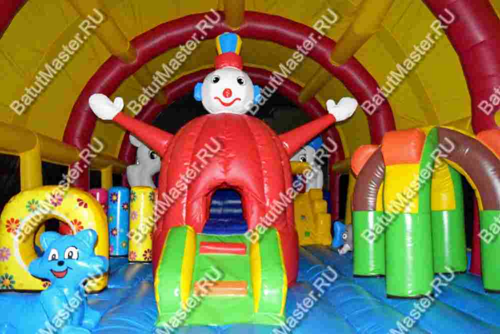 Коммерческий надувной батут "Веселый дом и звери в нём" с крышей 12*7*6 м