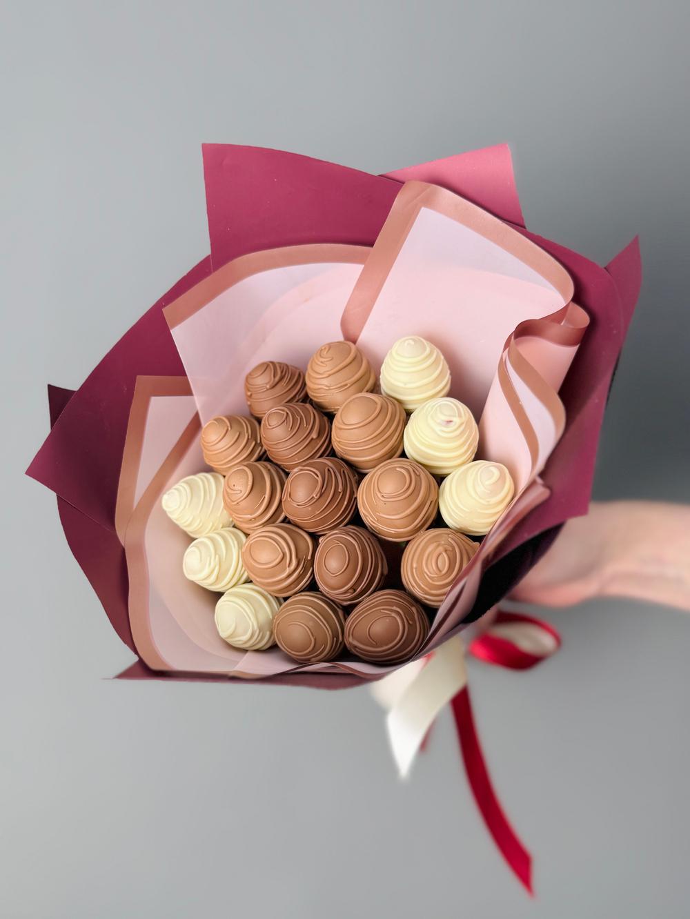 Букет клубники в шоколаде «Сладкое трио», 19 ягод