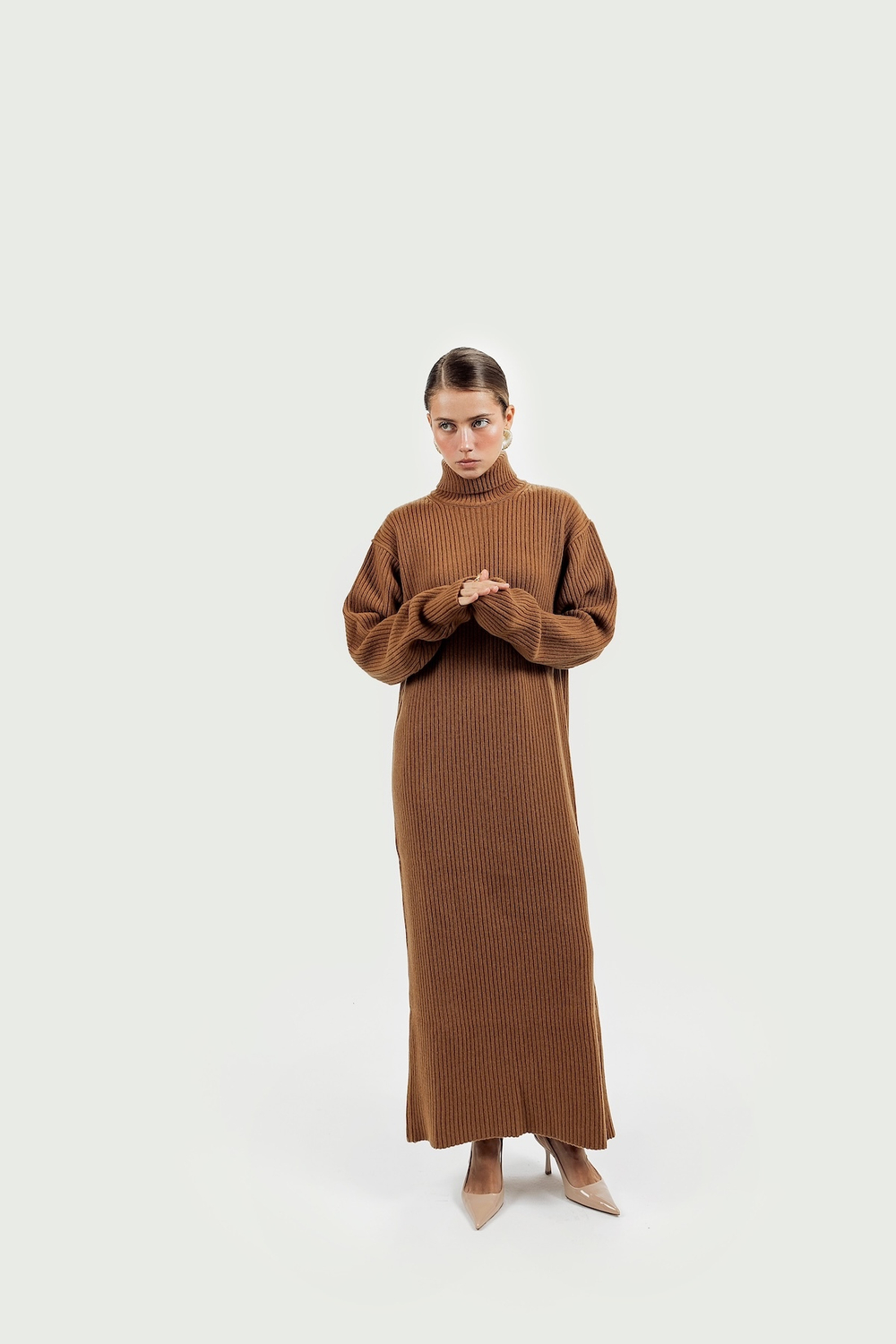 Коричневое шерстяное платье