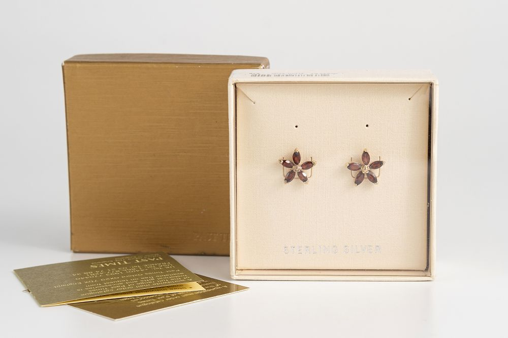 Серьги-пусеты Past Times в виде цветочков