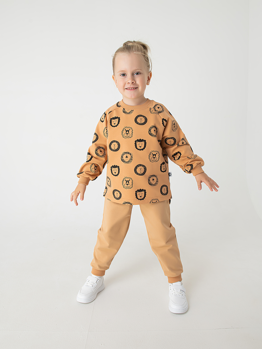 Костюм из трикотажа "Львы" светло-коричневый