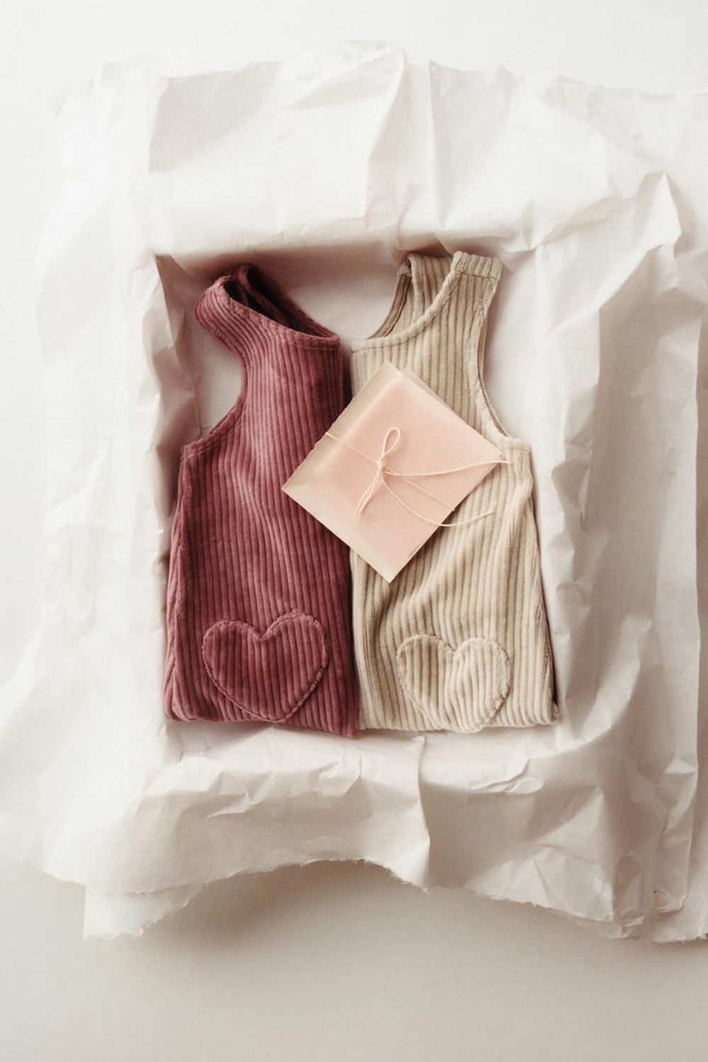 ZARA САРАФАН С КАРМАНАМИ-СЕРДЕЧКАМИ, ЭКРЮ