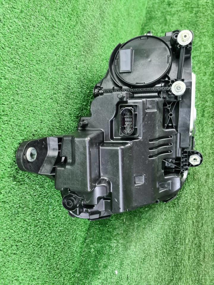 Фара левая Mercedes E W213 (2020-2023) LED