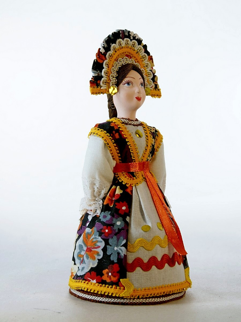 Кукла коллекционная Девушка в русском костюме