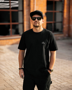 Футболка черная с лого на груди XXL