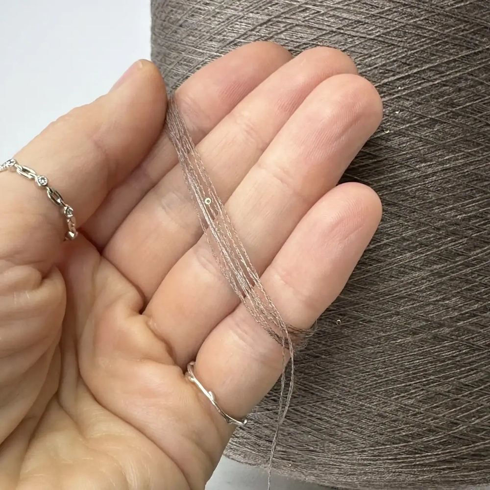 TRANSFORMARE ; 50% кашемир, 50% PVA, нанопайетки 1мм; 2500м/100гр; col. 034, цвет: коричневый ("грецкий орех") с золотыми пайетками; S301; MP