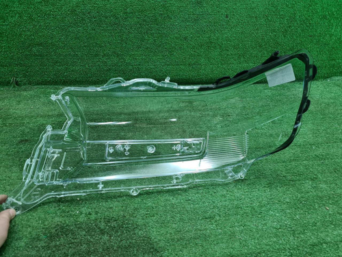 Стекло фары правое Toyota Land Cruiser 200 (15-21)