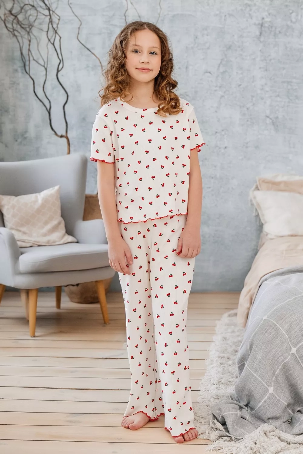 Костюм брючный "Вишни на молоке"