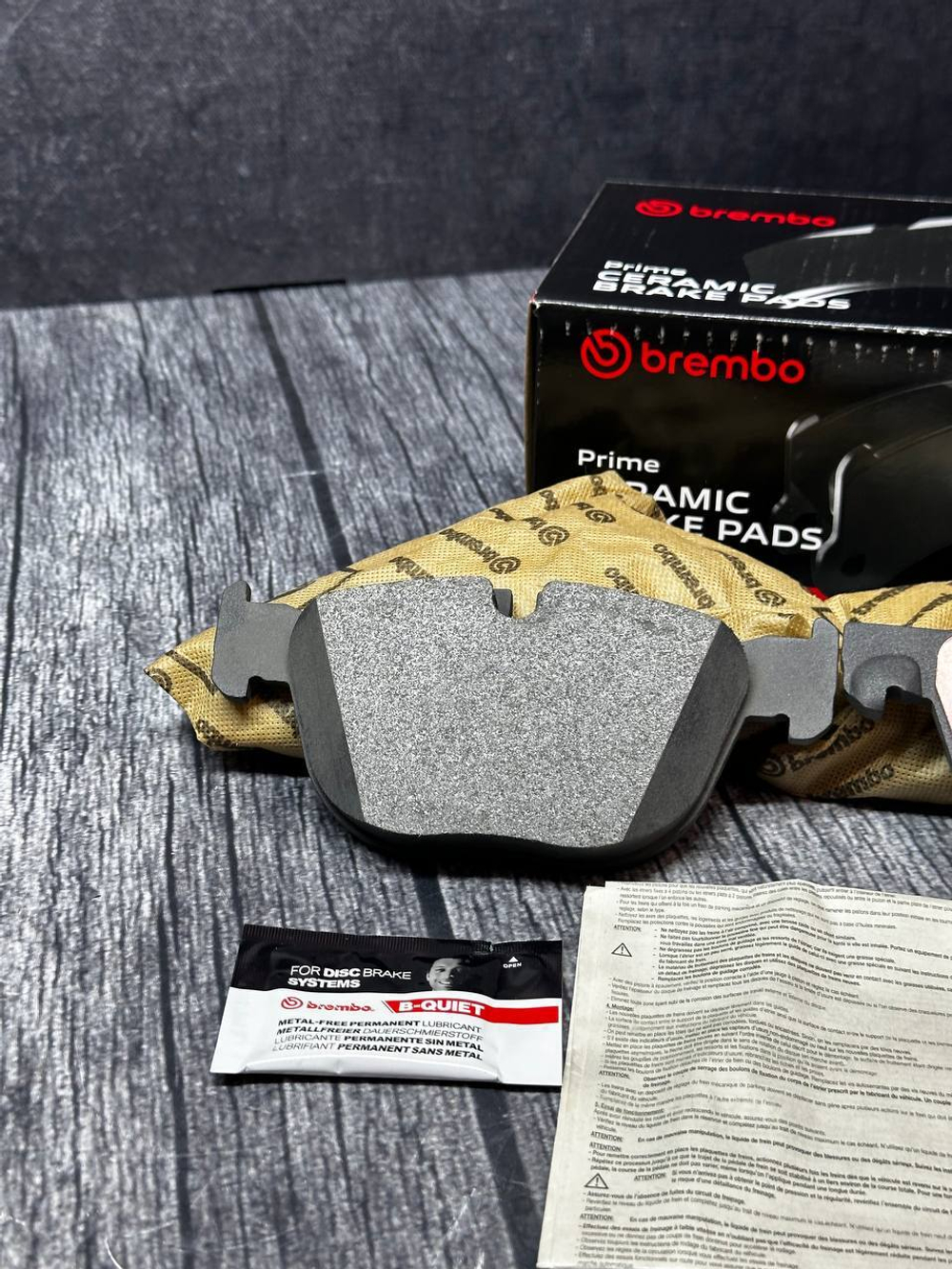 Тормозные колодки передние BREMBO P06049