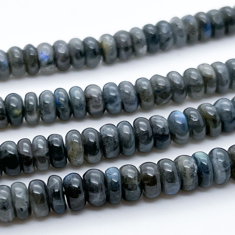 Лабрадор, размер около 7*3 мм, цена за 26-27 шт (1/4 нити)