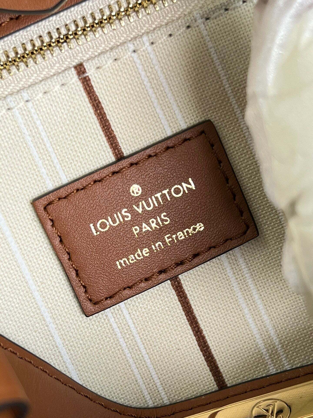 Louis Vuitton On My Side PM