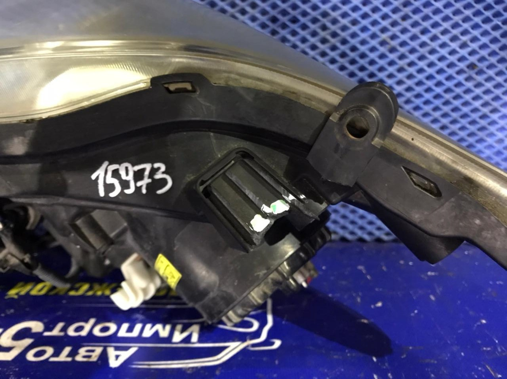 Фара передняя правая TOYOTA WISH 2012-2017