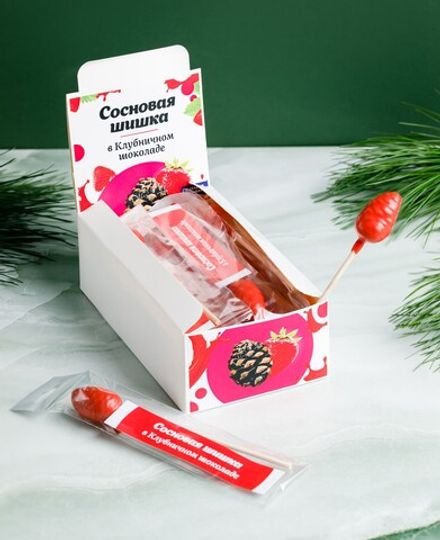 Сосновая шишка на палочке  в Клубничном шоколаде / шоу-бокс / 187 гр / 15 шт / Солнечная Сибирь