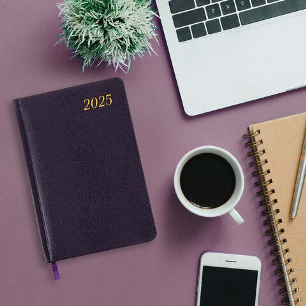 Еженедельник датированный 2025, А5, 145х215 мм, BRAUBERG "Iguana", под кожу, темно-фиолетовый, 115962