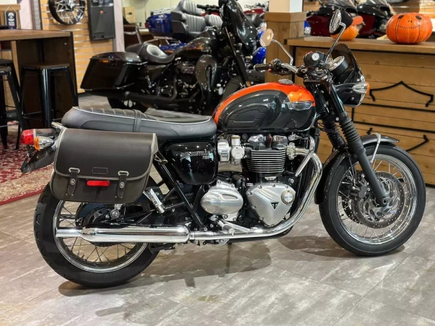  TRIUMPH BONNEVILLE T100