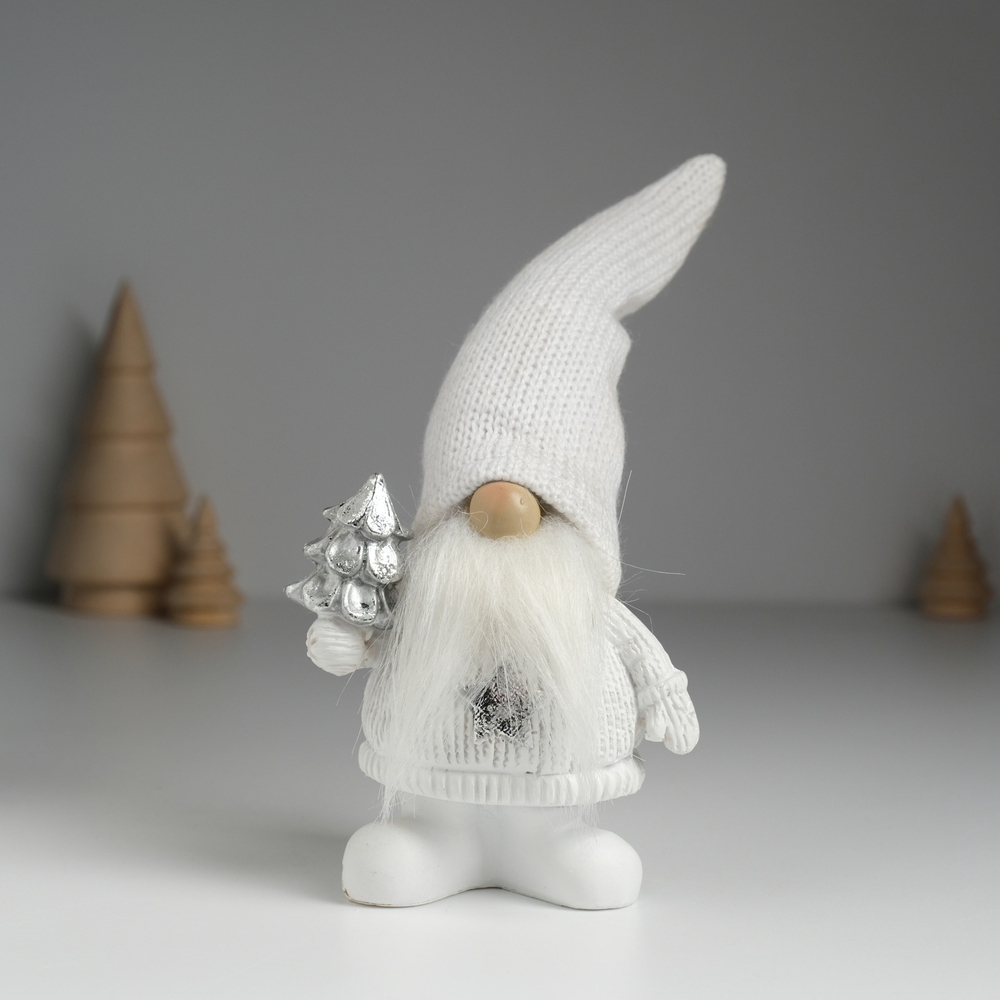 Фигурка полистоун Дед Мороз в белом вязанном колпаке