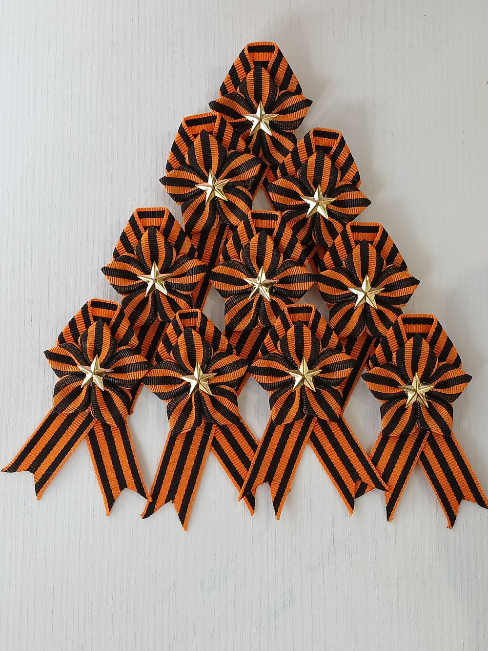 Брошь на 9 мая (Цветок чёрно-белый) из георгиевской ленты