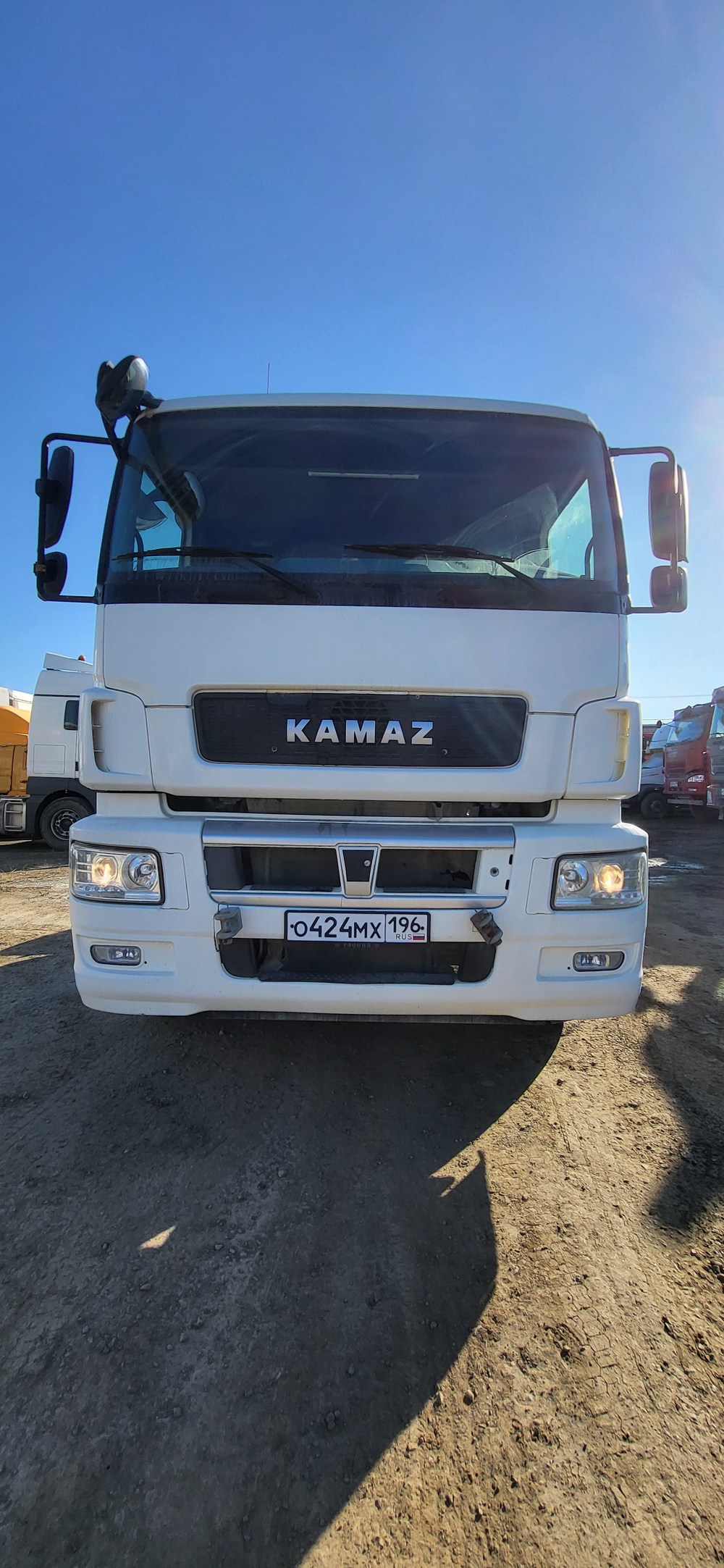 КамАЗ 65806 6x4 Седельный тягач с КМУ 65806-0002-68(T5) (Дизельный, 12,0 л, 428 л.с., МТ)