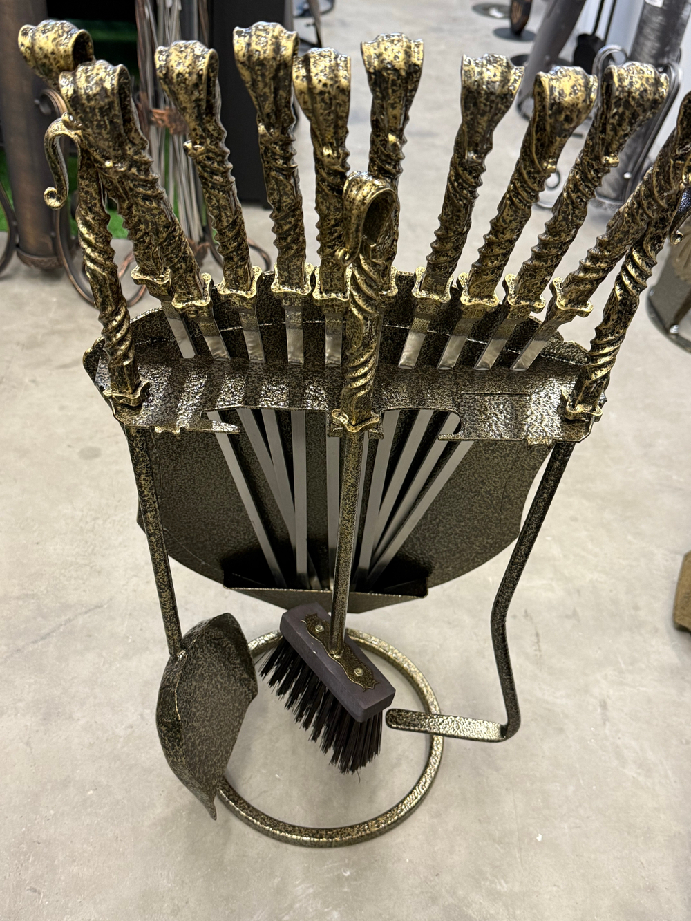 Набор шампуров «Рыцарь» и предметов для мангала/камина в кованом щите