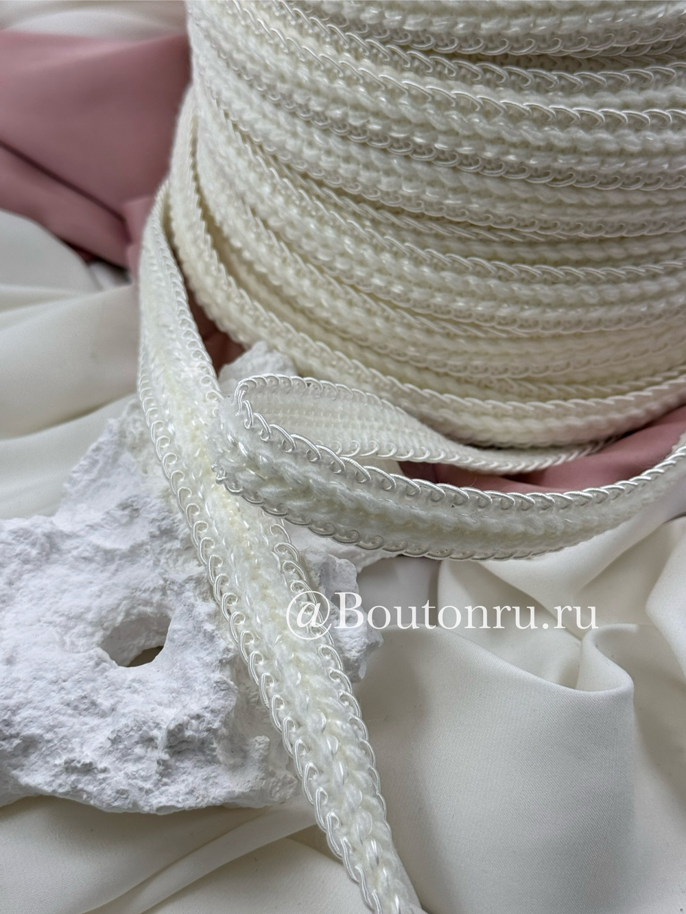 Тесьма плетеная "Косичка" белая (молочная)