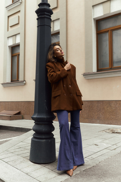 Пальто-пиджак с юбкой в карамельном цвете