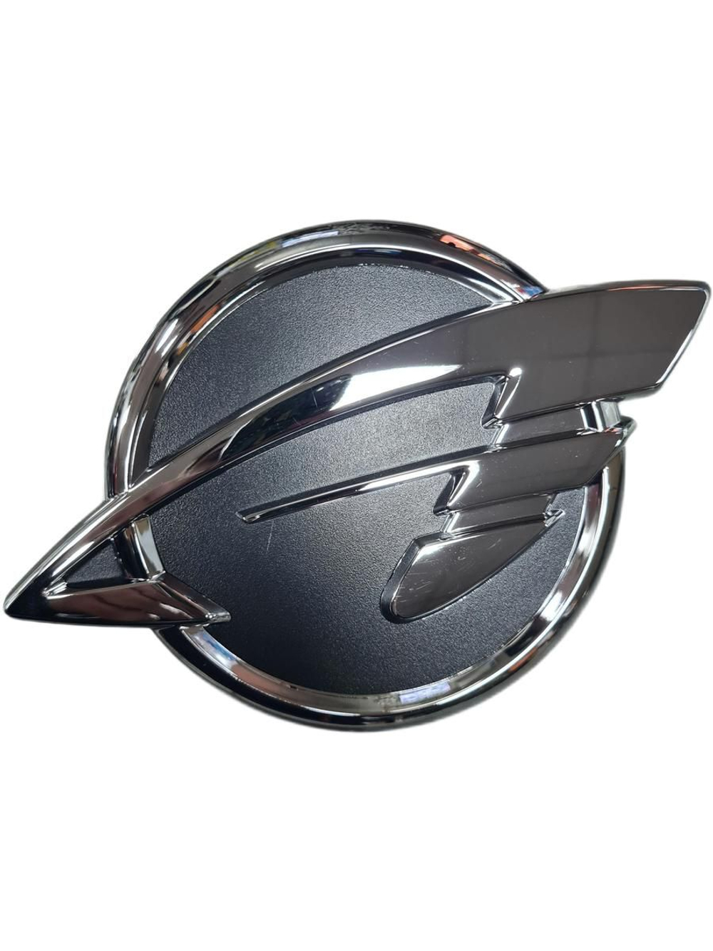 Эмблема багажника на Равон Р4