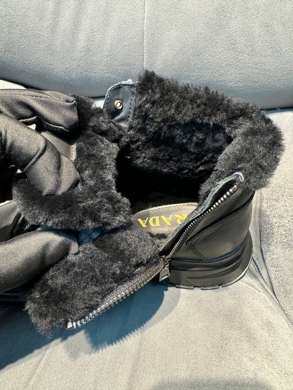 Кроссовки Prada