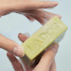 Lador Твёрдый бессиликоновый шампунь с васаби 115 г Wasabi Shampoo Bar