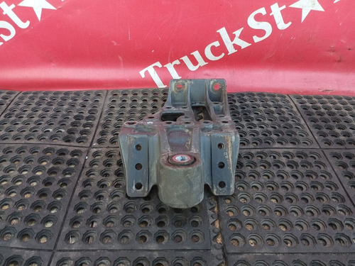 Кронштейн рессоры передней правый 2020г