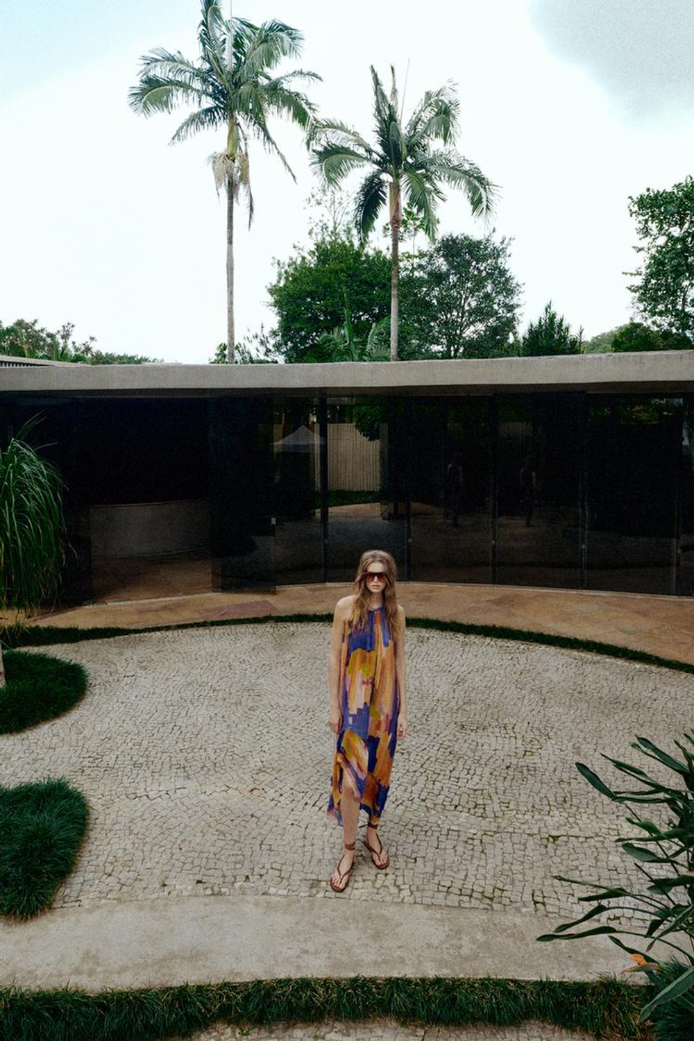 ZARA ПЛАТЬЕ С АСИММЕТРИЧНЫМ НИЗОМ И ПРИНТОМ, РАЗНОЦВЕТНЫЙ