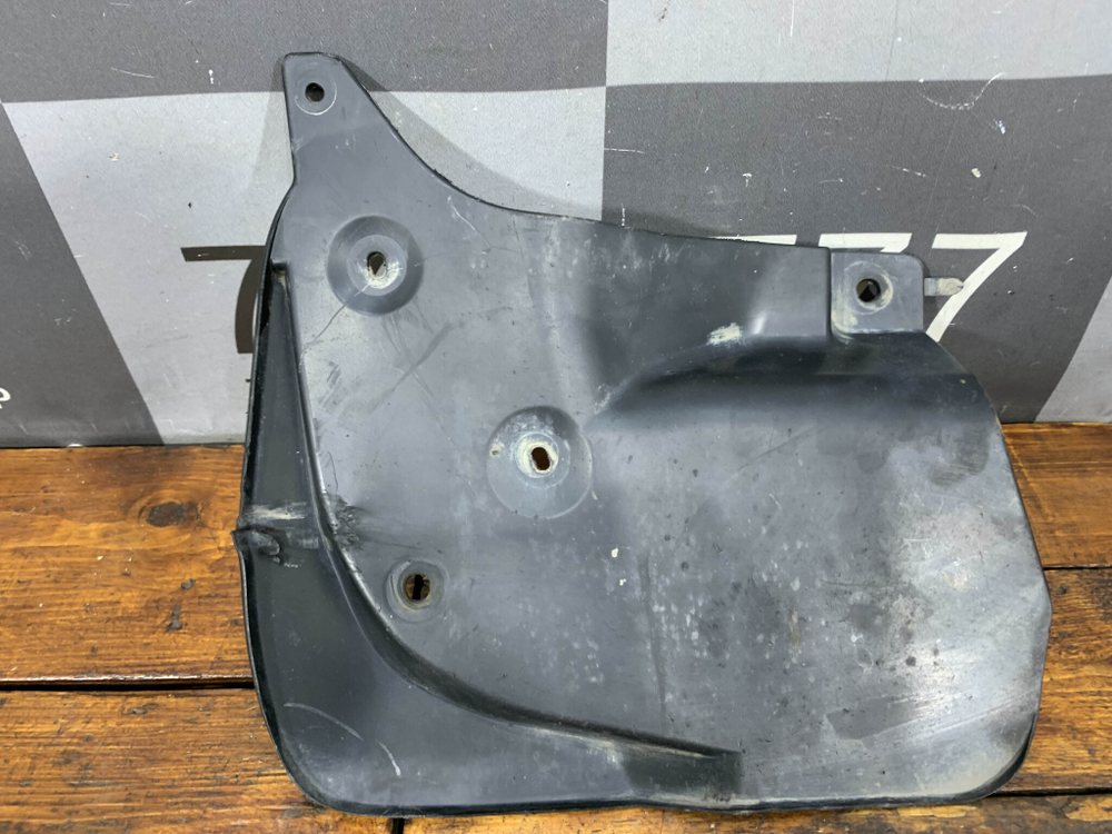 Брызговик передний правый Toyota Land Cruiser 200 15-21 Б/У Оригинал 7662160160