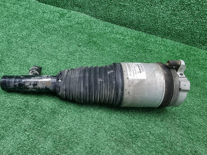 Стойка пневматическая левая Volvo XC90 2 (14-нв)