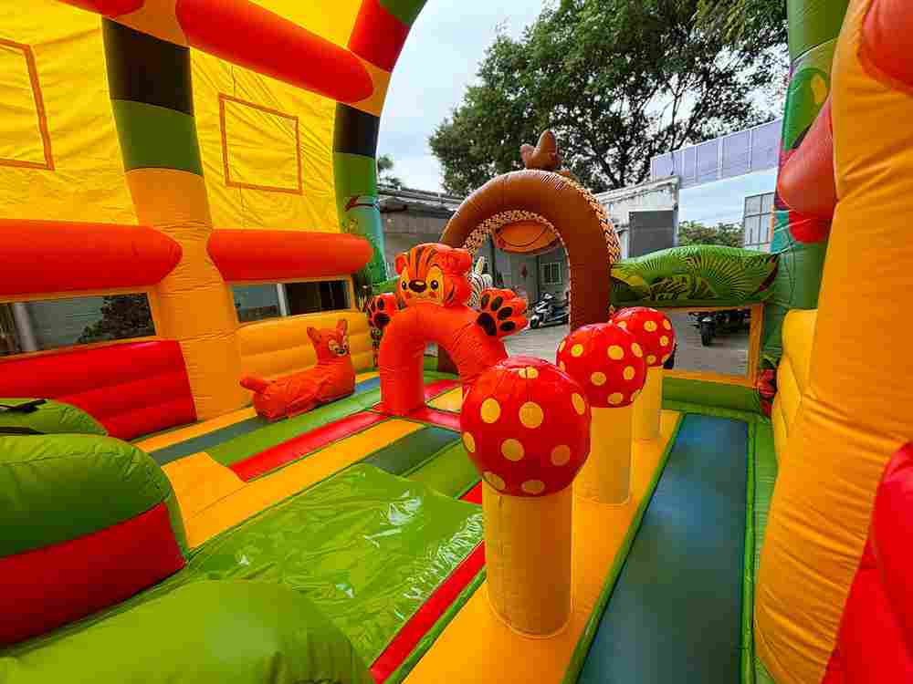 Коммерческий надувной батут «Страна Сафария 3» 8*6*6 м