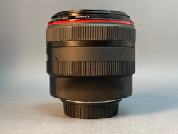 Canon EF 85mm 1.2L II USM