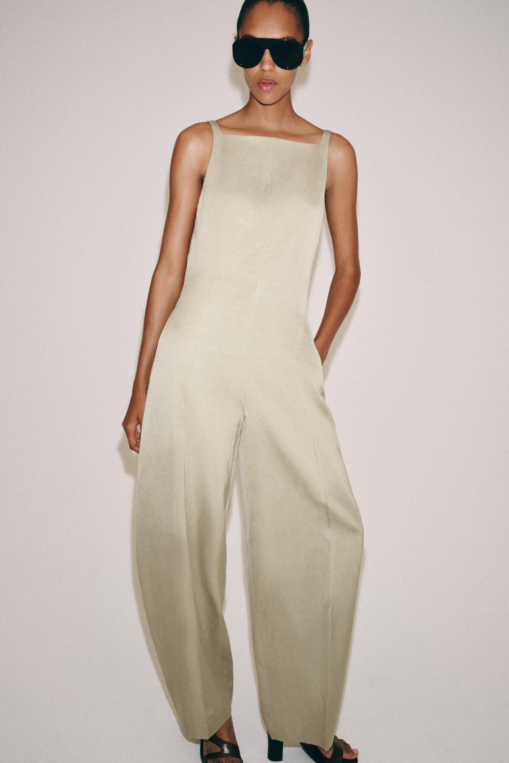 ZARA КОМБИНЕЗОН С ОТКРЫТОЙ СПИНОЙ — ZW COLLECTION, БЕЖЕВЫЙ