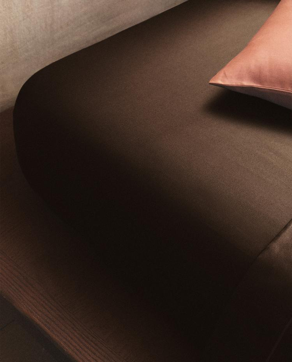 ZARA HOME (300 НИТЕЙ) ПРОСТЫНЯ НА РЕЗИНКЕ ИЗ САТИНА | ВЫСОТА 40 СМ, КОРИЧНЕВЫЙ