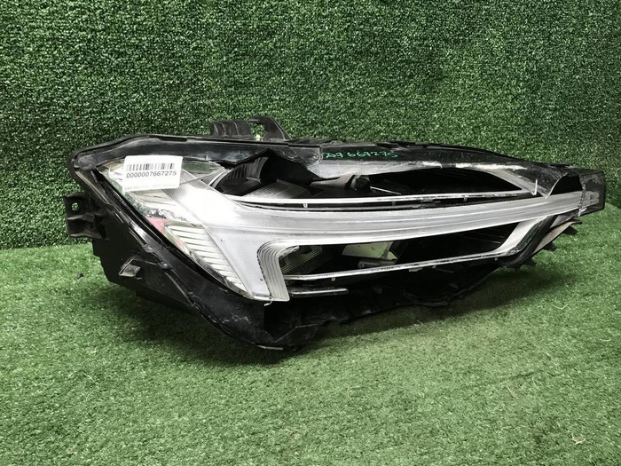 Битая Фара правая Volvo XC60 2 (2017-2021) LED