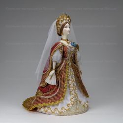 Сувенирная кукла в придворном костюме конца 19 века