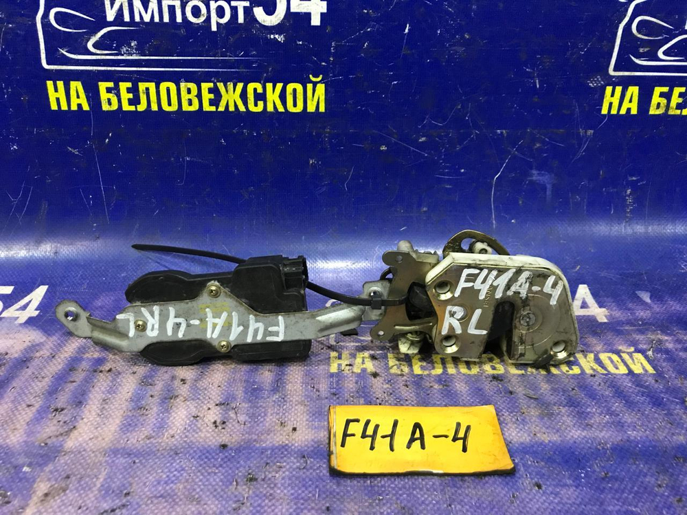 Замок двери задней левой MITSUBISHI DIAMANTE 1997
