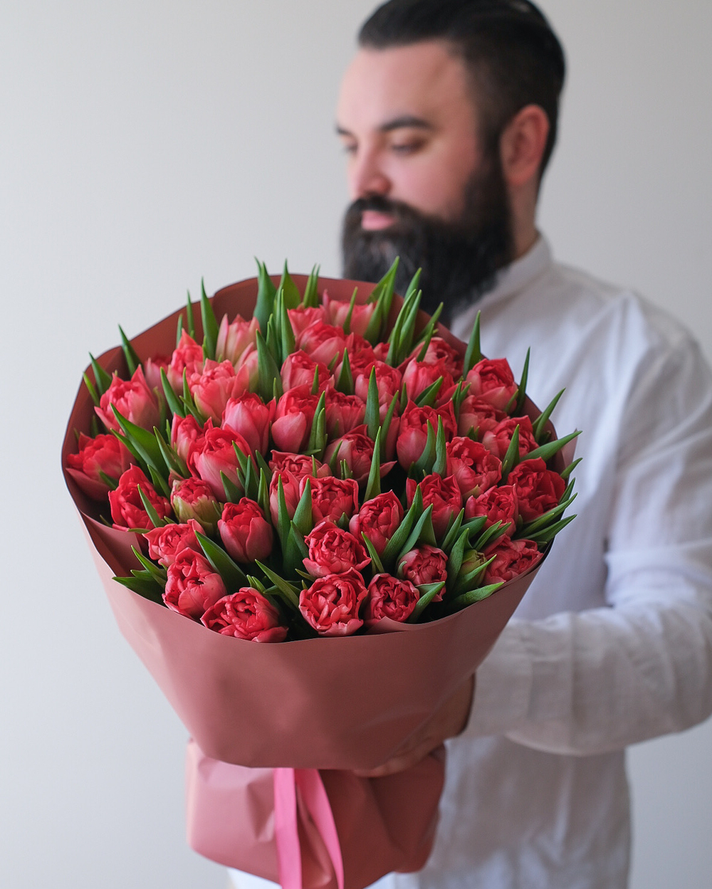 Моно из 49 пионовидных тюльпанов Дабл Твист