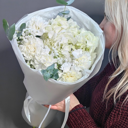 Авторский букет в белой гамме