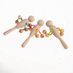 Погремушка с можжевеловыми бусинами Леснушки