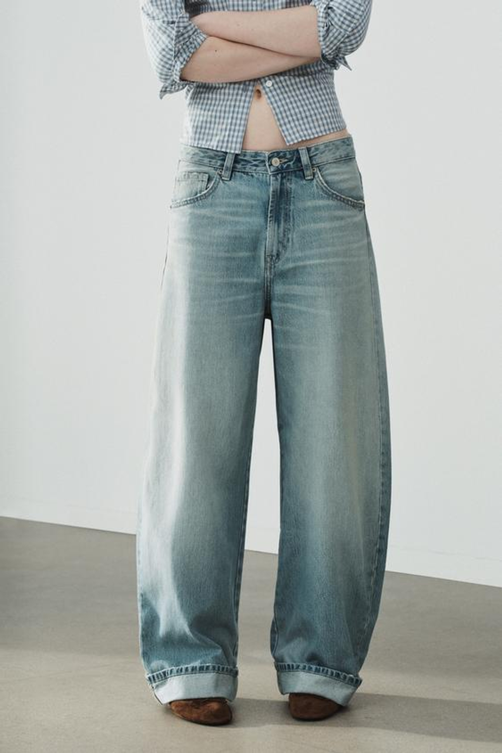 TRF СКЛАДНЫЕ ДЖИНСЫ С НИЖНЕЙ ЛИНИЕЙ ТАЛИИ - zara